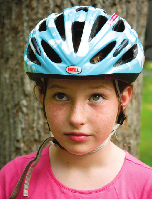 Figure from Safe Kids — Helmet Fit Test (English / Spanish)