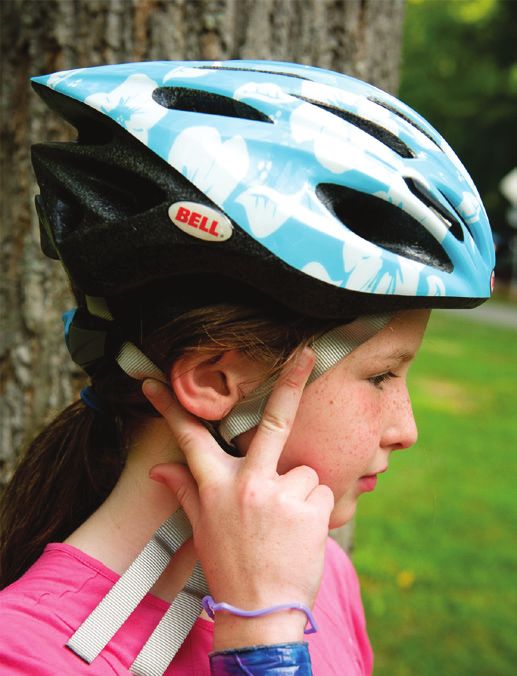 Figure from Safe Kids — Helmet Fit Test (English / Spanish)
