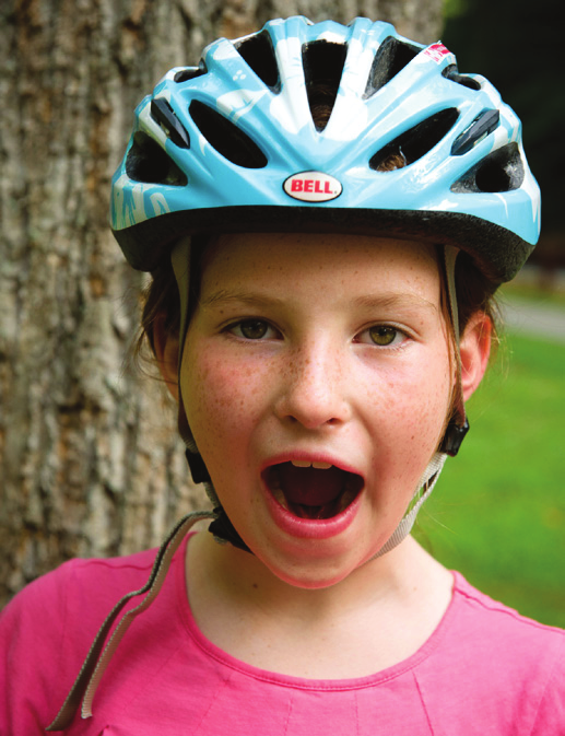 Figure from Safe Kids — Helmet Fit Test (English / Spanish)